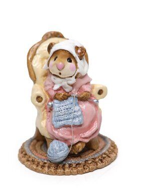 Wee Forest Folk Annette Petersen Pearl Knit Mouse Figurine 1981 Retired M-059